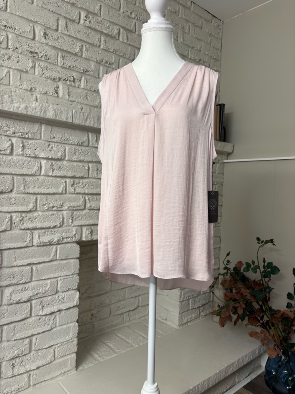 Vince Camuto-NWT-Pink Bliss Rose V-Neck Sleeveless Blouse Size Large
